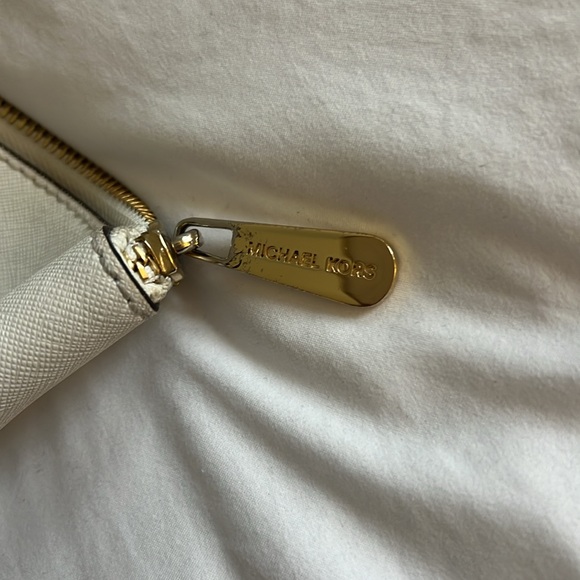 Michael Kors Jet Set Tote- White - Picture 5 of 13